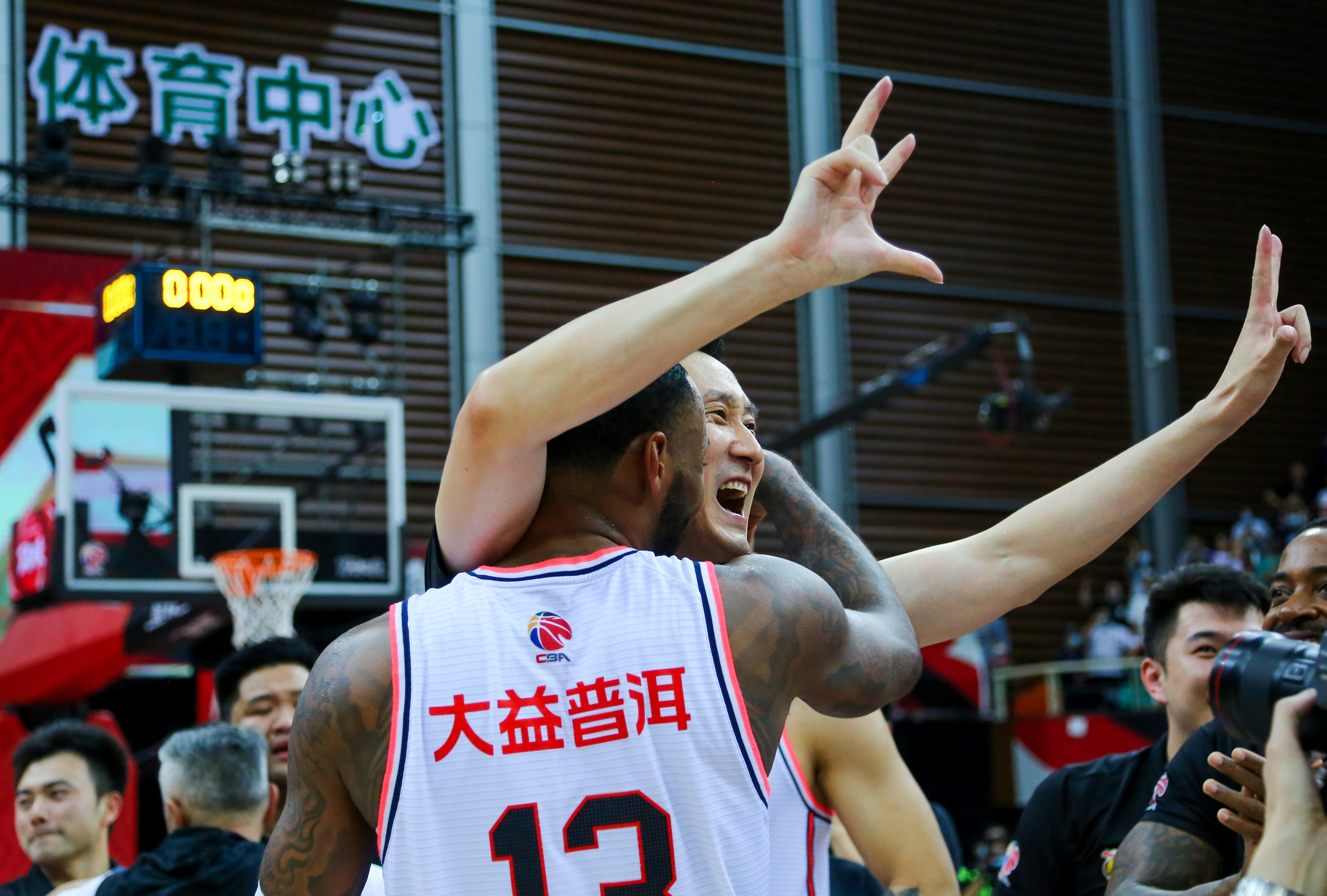 九游体育官方网站-包含窗口期体能课后，拉齐奥远射贴柱备战NBA总决赛，态度坚定，临场指挥获称赞的词条